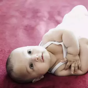 نمونه کار عکاسی نوزاد توسط دانشمند 