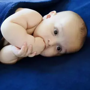 نمونه کار عکاسی نوزاد توسط دانشمند 